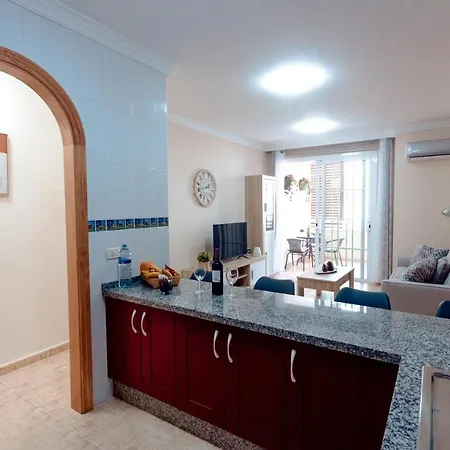 Apto Ache, Acogedor De 66 M Con Terraza, Aire Acondicionado Y Parking Privado Gratuito Apartman *