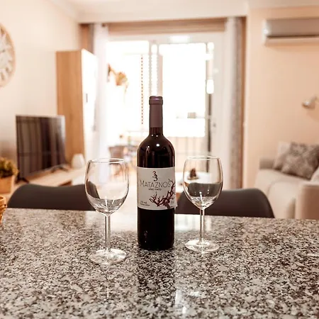 Apto Ache, Acogedor De 66 M Con Terraza, Aire Acondicionado Y Parking Privado Gratuito