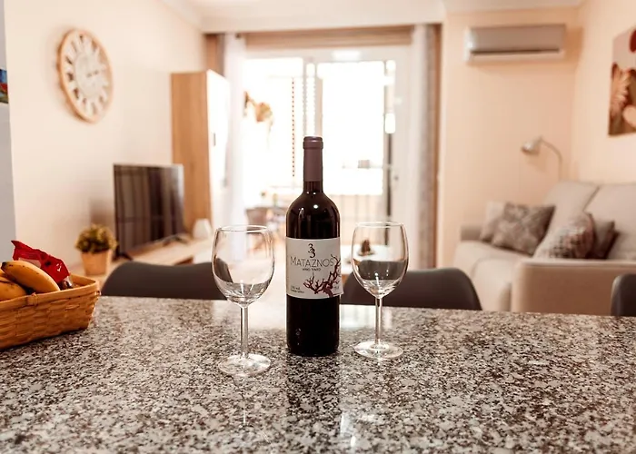 Apto Ache, Acogedor De 66 M Con Terraza, Aire Acondicionado Y Parking Privado Gratuito